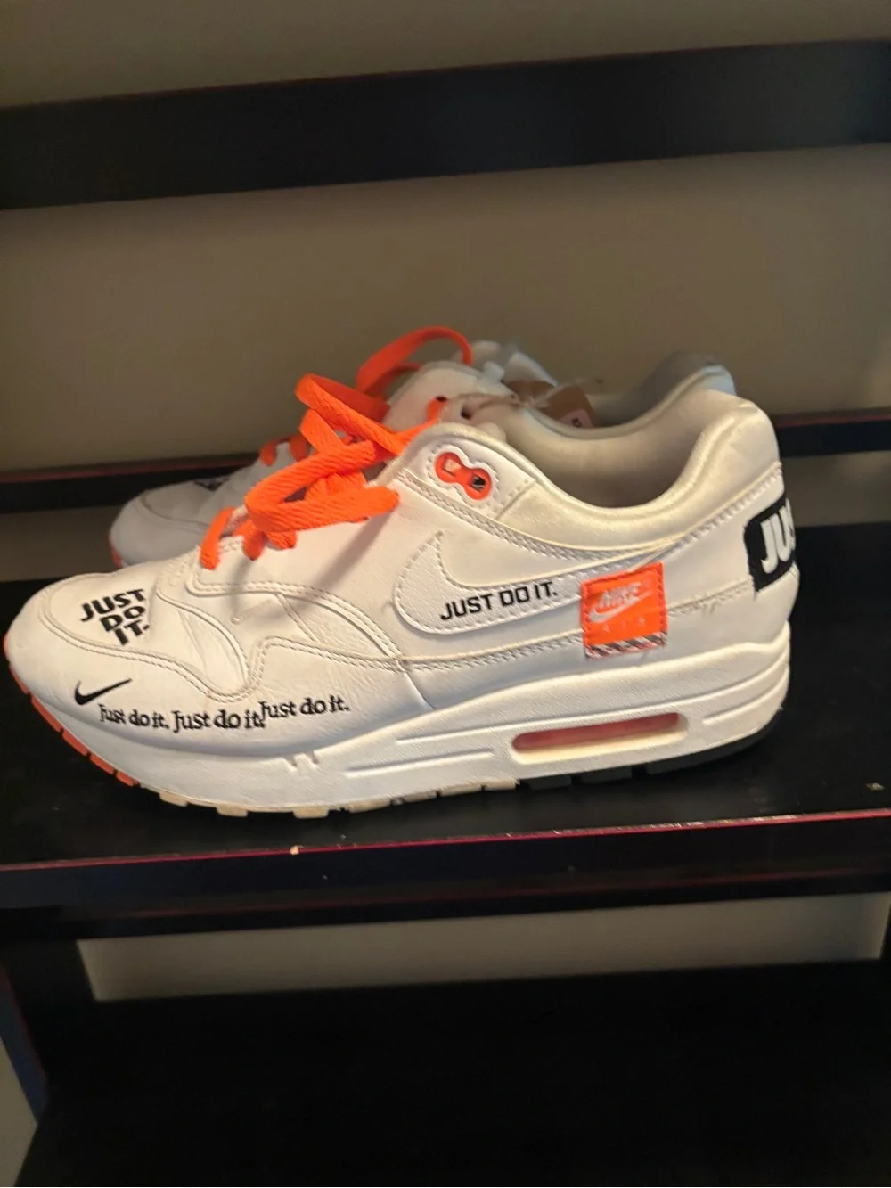 Nike sneakers white